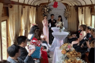Chuyện tình định mệnh và đám cưới đầu tiên trên tàu hỏa ở Đà Lạt gây sốt