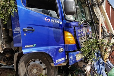 Xe tải mất lái gây tai nạn liên hoàn