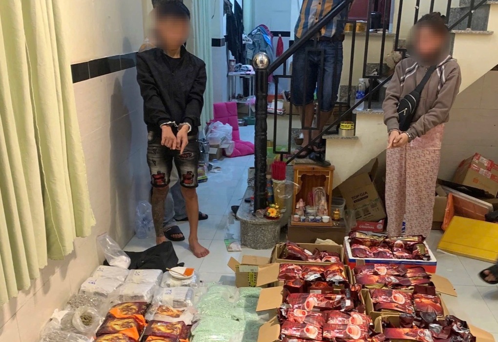 Khởi tố hơn 1.500 bị can liên quan vụ 4 tiếp viên xách ma túy về Việt Nam - 1 Khởi tố hơn 1.500 bị can liên quan vụ 4 tiếp viên xách ma túy về Việt Nam - 1