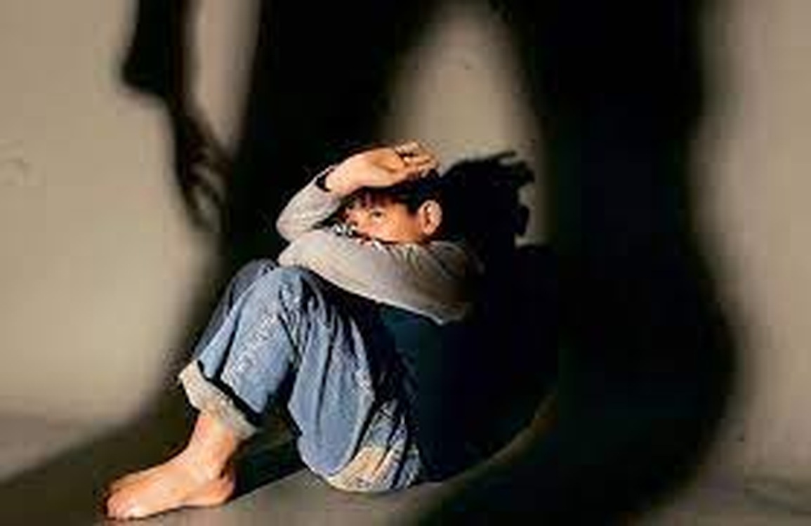Mẹ vi vu với người tình, con gái 14 tuổi 3 lần tìm cách tự vẫn - 2 Mẹ vi vu với người tình, con gái 14 tuổi 3 lần tìm cách tự vẫn - 2