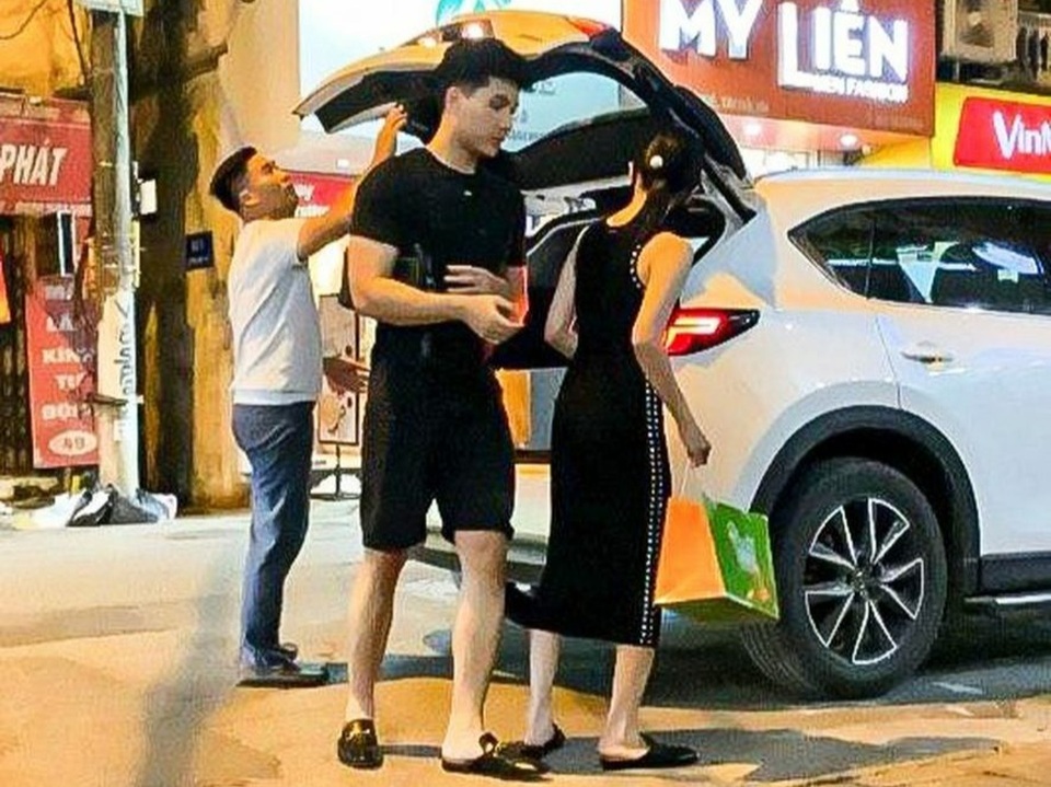 Những sao nữ Việt vướng tin đồn hẹn hò tình trẻ - 3 Những sao nữ Việt vướng tin đồn hẹn hò tình trẻ - 3