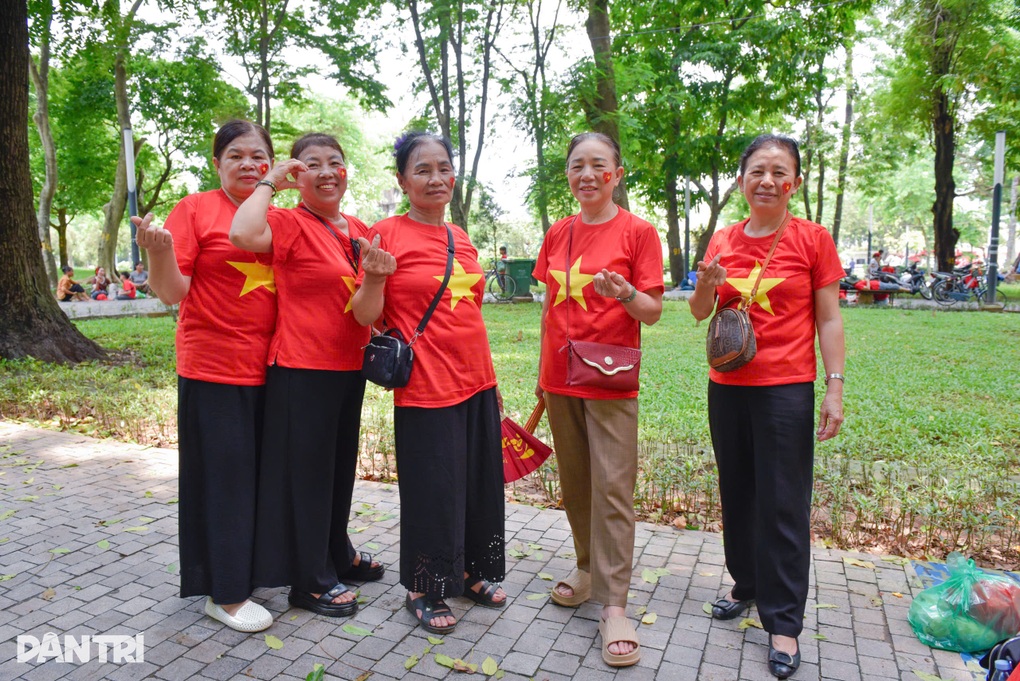 U70 ngậm sâm cả tuần, lập kế hoạch ăn ngủ để xem diễu binh A80 - 1 U70 ngậm sâm cả tuần, lập kế hoạch ăn ngủ để xem diễu binh A80 - 1