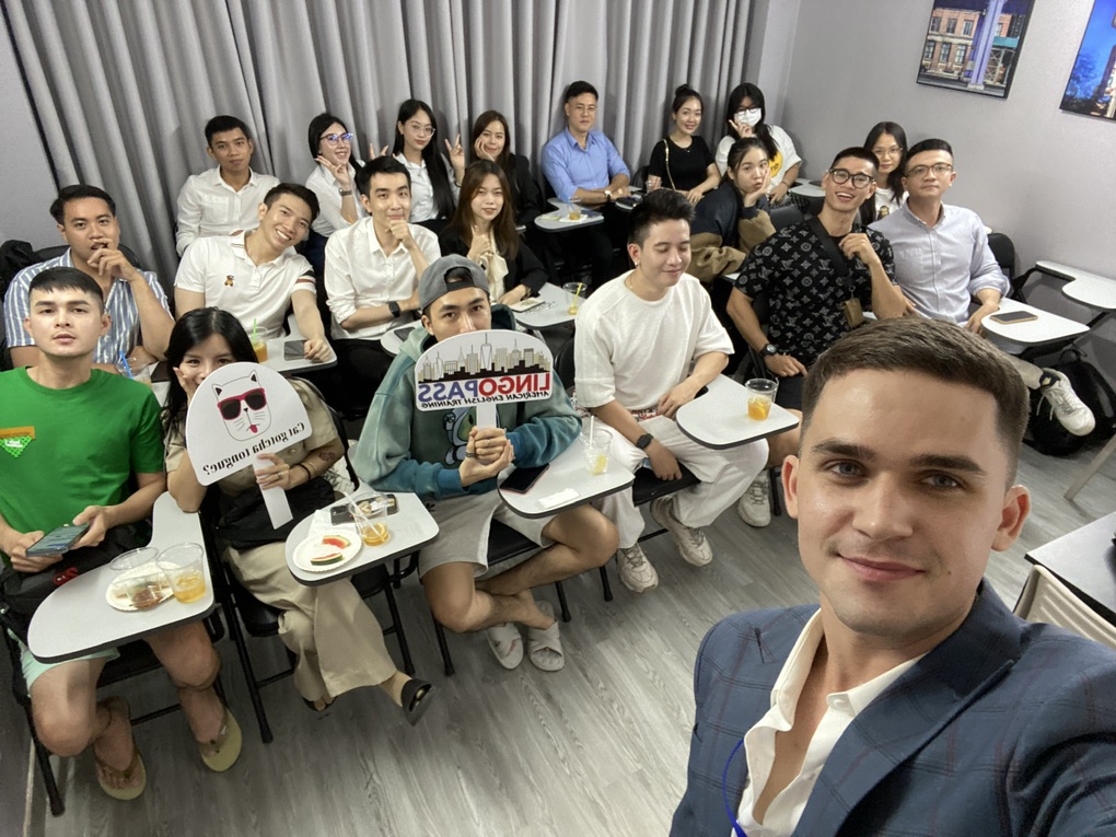 Chàng Tây điển trai nghiền nước mắm, nói thạo giọng ba miền Bắc Trung Nam - 3 Chàng Tây điển trai nghiền nước mắm, nói thạo giọng ba miền Bắc Trung Nam - 3