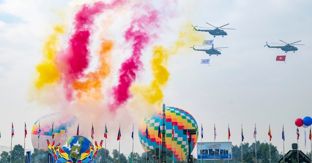 View - Hoành tráng lễ Tổng duyệt Triển lãm Quốc phòng quốc tế Việt Nam 2024 | Báo Dân trí