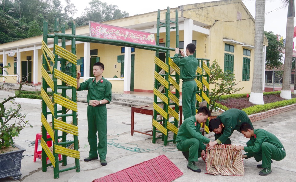 Xuân về trên trận địa “canh trời” - 1 Xuân về trên trận địa “canh trời” - 1