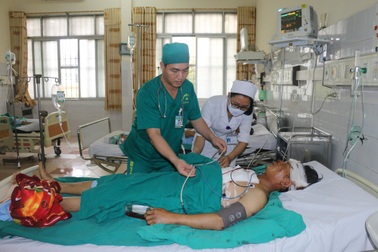 Cứu sống một bệnh nhân vỡ tim do ngã trên đỉnh mỏ đá