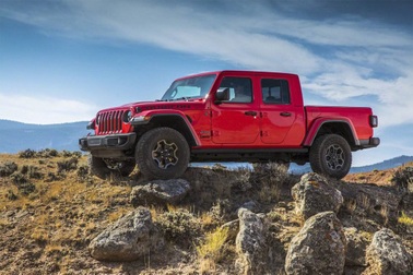 Xe bán tải Jeep Gladiator mở lối đi riêng
