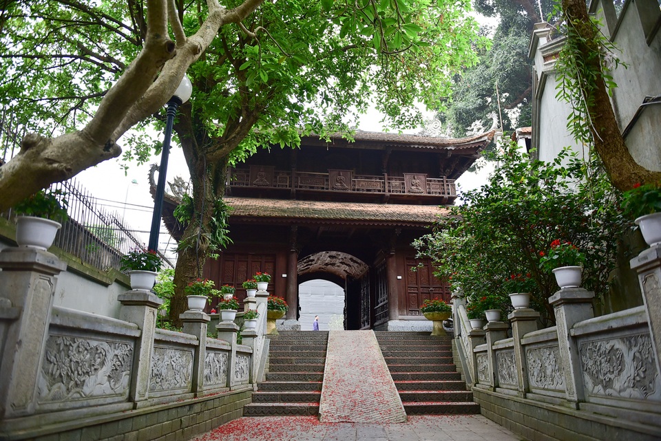 Tượng Phật từ đá quý nguyên khối trong ngôi chùa nghìn năm tuổi ở Hà Nội - 4 Tượng Phật từ đá quý nguyên khối trong ngôi chùa nghìn năm tuổi ở Hà Nội - 4