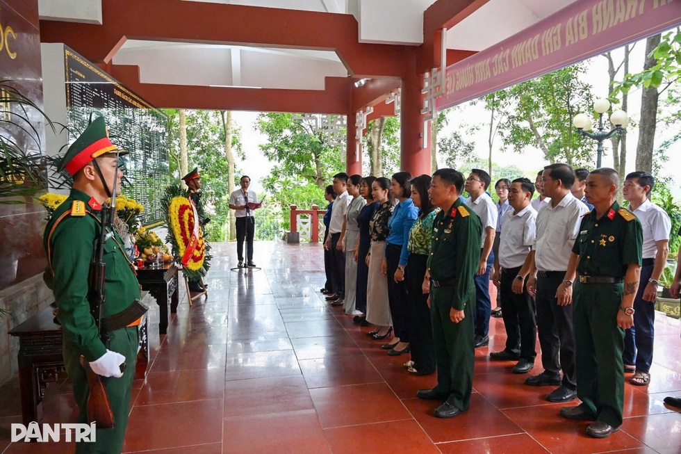 Bộ Nội vụ khánh thành Nhà bia ghi danh liệt sỹ và 10 căn nhà mới ở Nghĩa Lộ