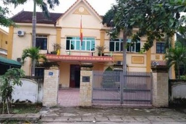 Điều động giáo viên nữ đi “tiếp khách”, chuyện bình thường?