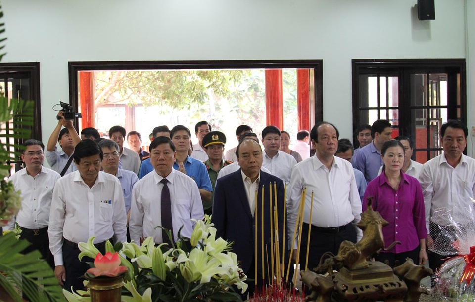 Thủ tướng Chính phủ Nguyễn Xuân Phúc tặng quà Tết tại Vĩnh Long - 3 Thủ tướng Chính phủ Nguyễn Xuân Phúc tặng quà Tết tại Vĩnh Long - 3