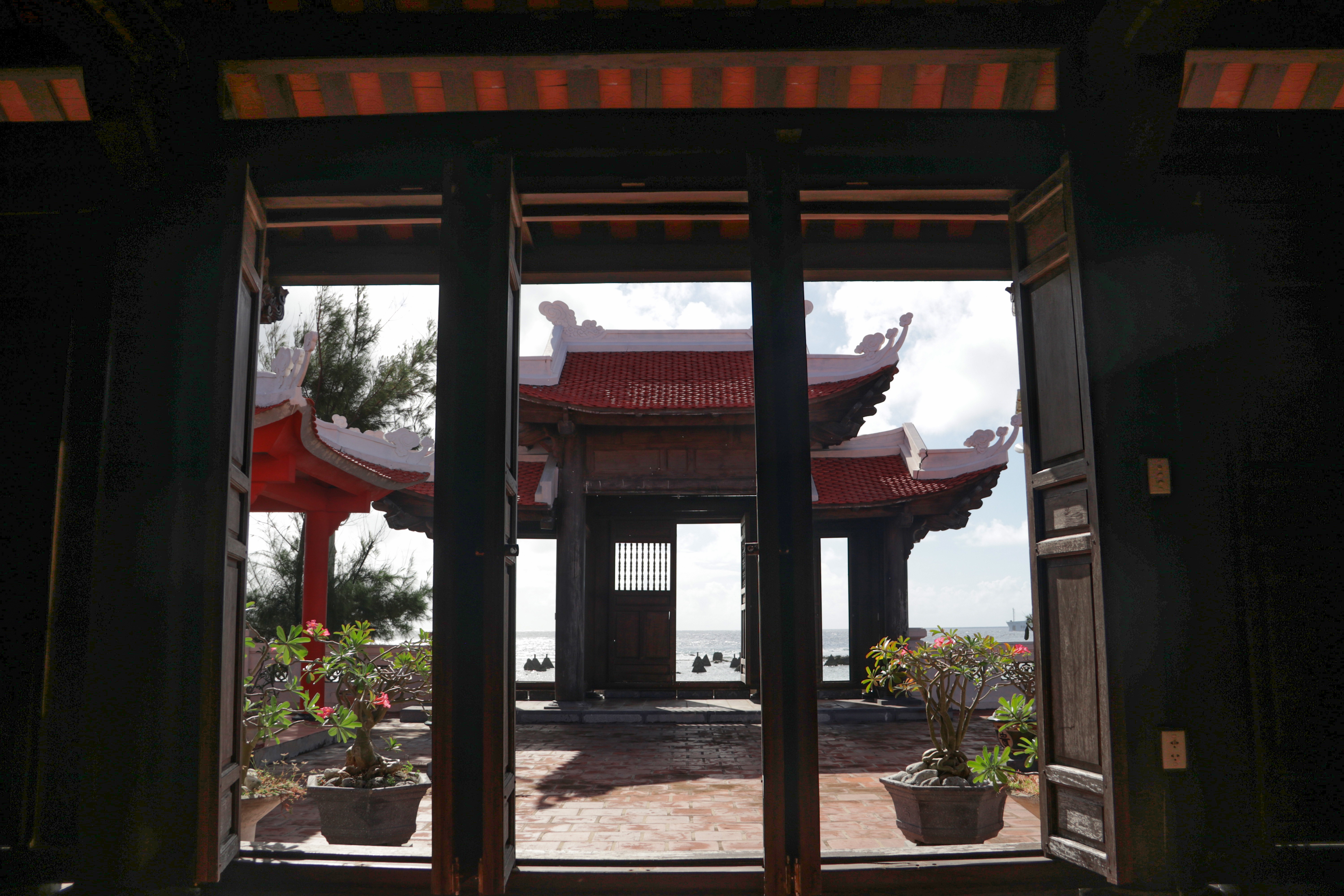 Chiêm ngưỡng ngôi chùa danh tiếng ở huyện đảo Trường Sa - 16 Chiêm ngưỡng ngôi chùa danh tiếng ở huyện đảo Trường Sa - 16