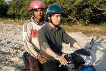 Quặn lòng thầy giáo vượt rừng “lấy” học sinh trở về lớp