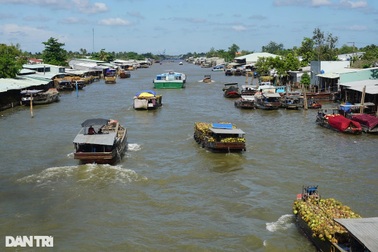 Chợ độc nhất Việt Nam, vừa tới nơi mùi đặc sản thơm nức mũi