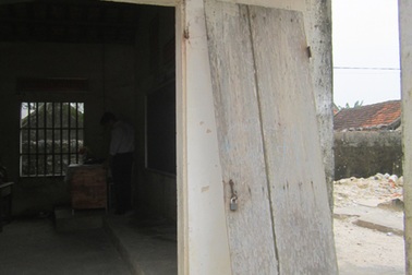 Trường học “dọa” sập, gần 600 học sinh kêu cứu