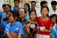 Câu chuyện 43 bánh xà bông học sinh mồ côi vì Covid-19 tặng Thủ tướng