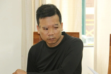 Tạm giữ hình sự tài xế xe con "thông chốt" đo nồng độ cồn