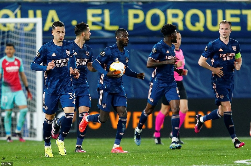 Arsenal gục ngã trước Villarreal trong trận cầu mưa thẻ phạt - 15 Arsenal gục ngã trước Villarreal trong trận cầu mưa thẻ phạt - 15