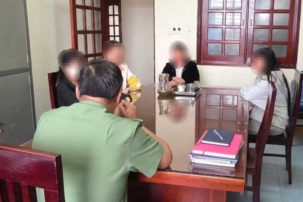 Bé gái dùng AI tạo clip nhạy cảm bôi nhọ bạn rồi đăng TikTok - 1 Bé gái dùng AI tạo clip nhạy cảm bôi nhọ bạn rồi đăng TikTok - 1