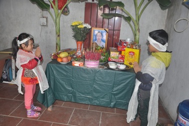 Mẹ đuối nước ngày áp Tết, bạn đọc Dân trí nhận 2 đứa trẻ làm con nuôi