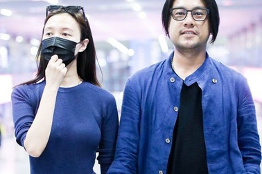 Mỹ nam một thời Chu Hiếu Thiên "khóa môi" vợ thật hạnh phúc