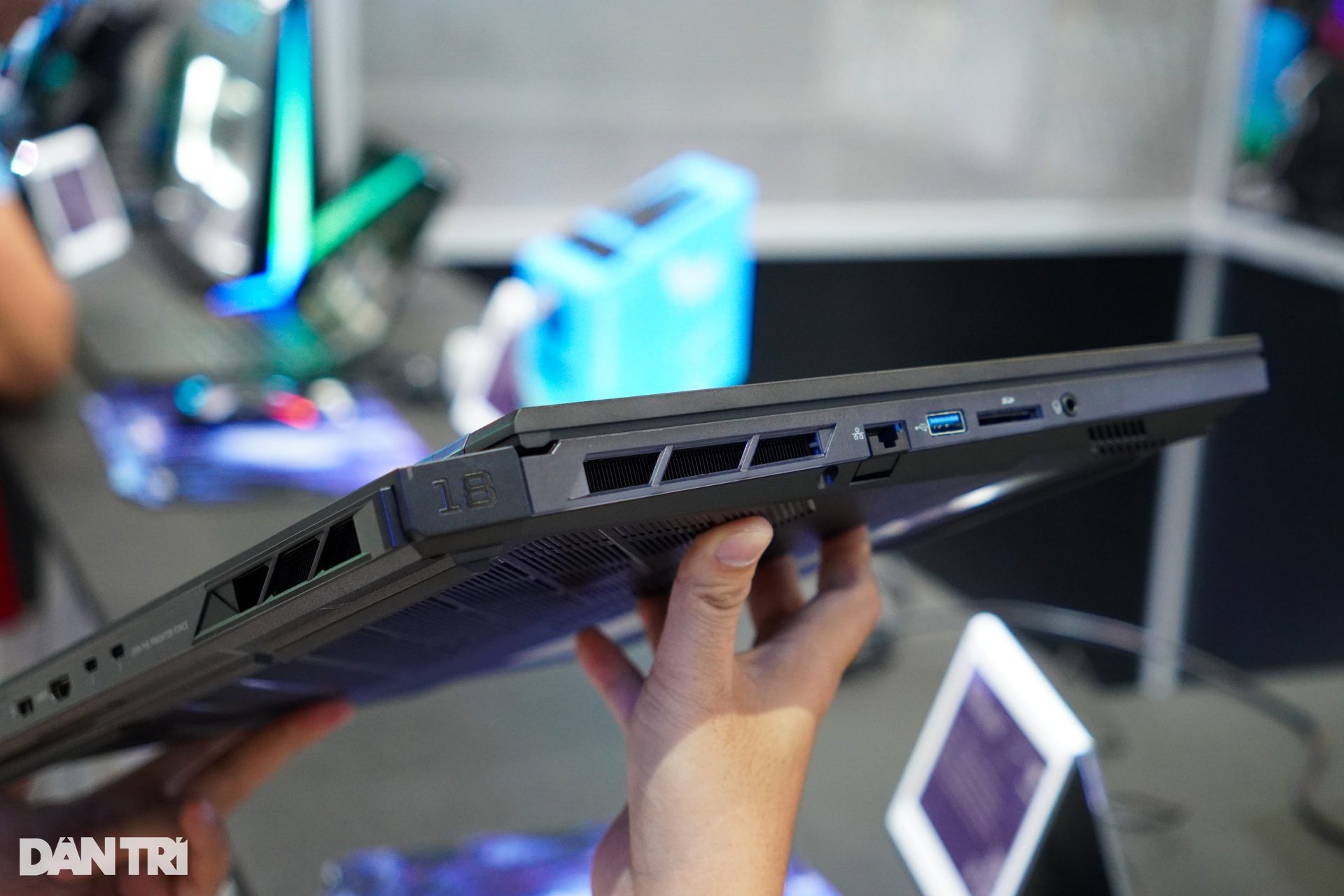 Computex 2025: Laptop gaming AI hiệu suất cao thay thế máy tính bàn - 14 Computex 2025: Laptop gaming AI hiệu suất cao thay thế máy tính bàn - 14