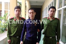 Hà Nội: Đập đá xong gọi “em gái” đến “giải khuây” rồi cướp