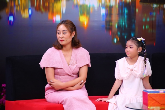BE GIA HAN TRONG DIEU CON MUON NOI (26)