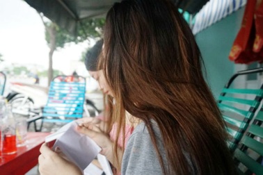 Chủ tịch phường xin lỗi 2 cô gái bị “nhốt oan” 10 ngày