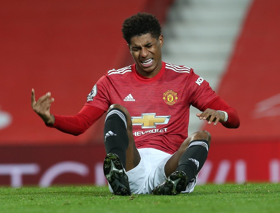 Những khoảnh khắc Man Utd và Man City bắt tay chia điểm - 16 Những khoảnh khắc Man Utd và Man City bắt tay chia điểm - 16