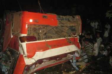 Vụ tai nạn thảm khốc ở Đắk Lắk: Khả năng do nổ lốp xe