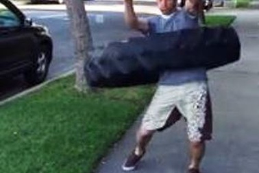 Bái phục tài lắc vòng bằng lốp ô tô nặng 45kg