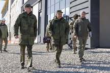 Bộ trưởng Quốc phòng Nga thăm thành phố cảng chiến lược Mariupol ở Ukraine