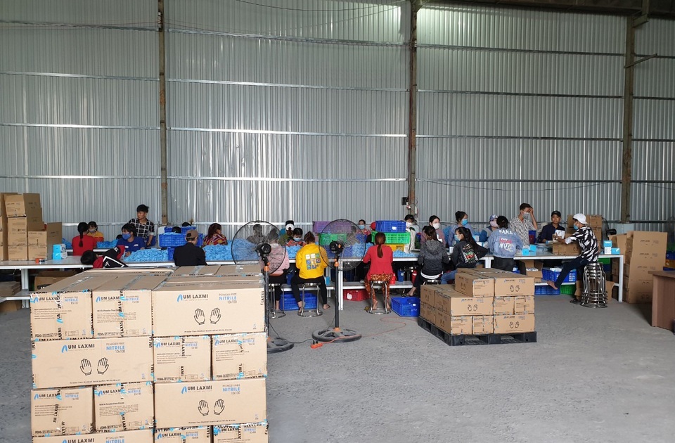 Phát hiện hàng triệu găng tay y tế tái chế từ găng tay đã qua sử dụng - 3 Phát hiện hàng triệu găng tay y tế tái chế từ găng tay đã qua sử dụng - 3