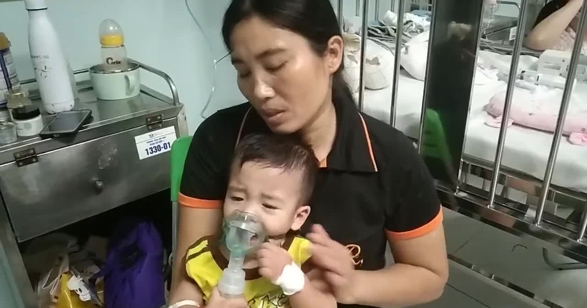 Video: Người mẹ từng mất 2 con, khẩn cầu sự sống cho con trai còn lại | Báo Dân trí