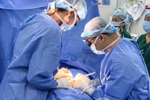 TPHCM: Bé gái mới 19 ngày tuổi phải mổ buồng trứng khẩn trong đêm