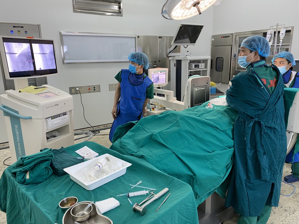 Bơm xi măng vào đốt sống giúp cụ bà 101 tuổi thoát cảnh nằm liệt giường - 2 Bơm xi măng vào đốt sống giúp cụ bà 101 tuổi thoát cảnh nằm liệt giường - 2