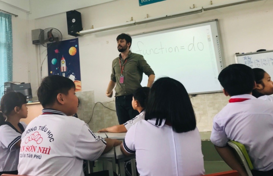 TPHCM: Kiểm tra sức khỏe giáo viên nước ngoài đi từ vùng dịch về - 1 TPHCM: Kiểm tra sức khỏe giáo viên nước ngoài đi từ vùng dịch về - 1