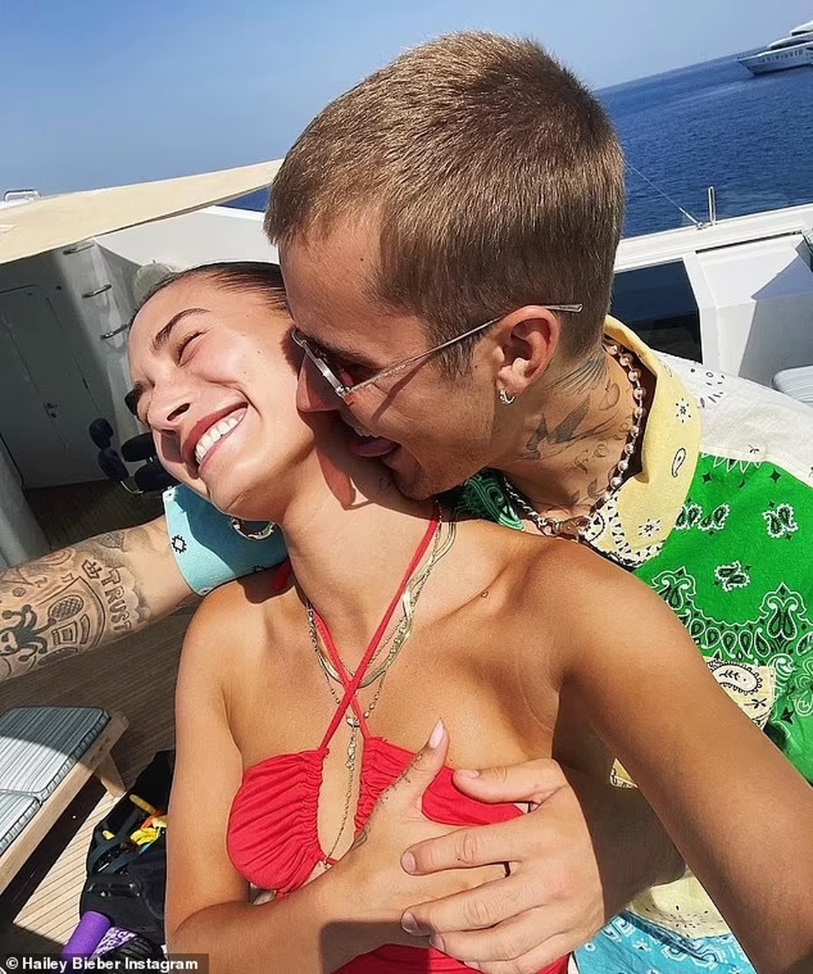 Justin Bieber hủy show vì bị liệt nửa mặt: Vận đen tới tấp ập đến! - 5 Justin Bieber hủy show vì bị liệt nửa mặt: Vận đen tới tấp ập đến! - 5