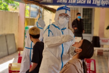 Đà Nẵng: Nhân viên y tế trường học nhiễm SARS-CoV-2 tiếp xúc nhiều người