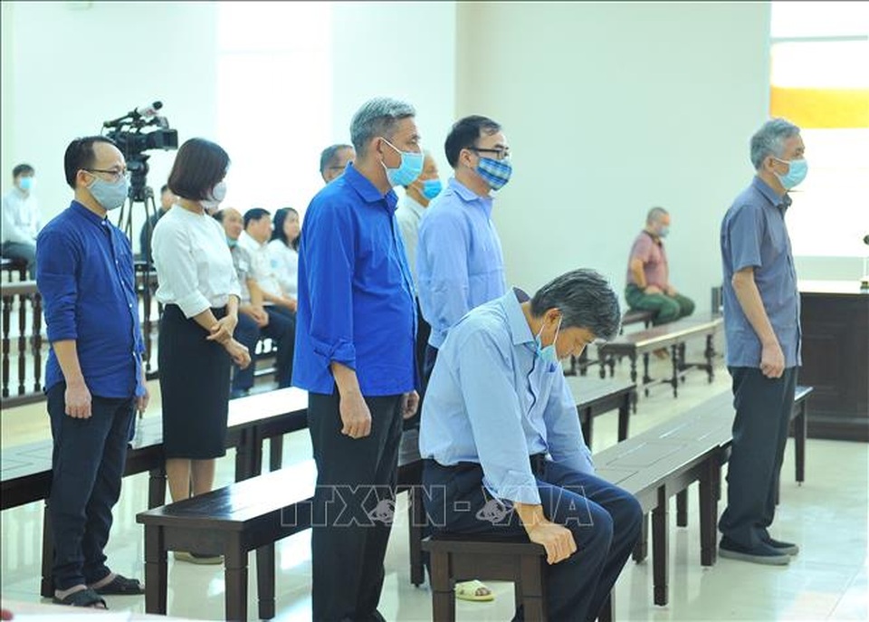 Phải nhập viện cấp cứu, cựu Bộ trưởng Vũ Huy Hoàng bỏ lỡ buổi tuyên án - 1 Phải nhập viện cấp cứu, cựu Bộ trưởng Vũ Huy Hoàng bỏ lỡ buổi tuyên án - 1