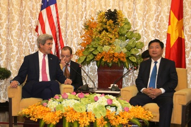 Ngoại trưởng Mỹ John Kerry chào xã giao Bí thư Thành uỷ TPHCM