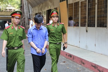 Cướp ô tô không thành, 9X trả giá bằng 10 năm tù