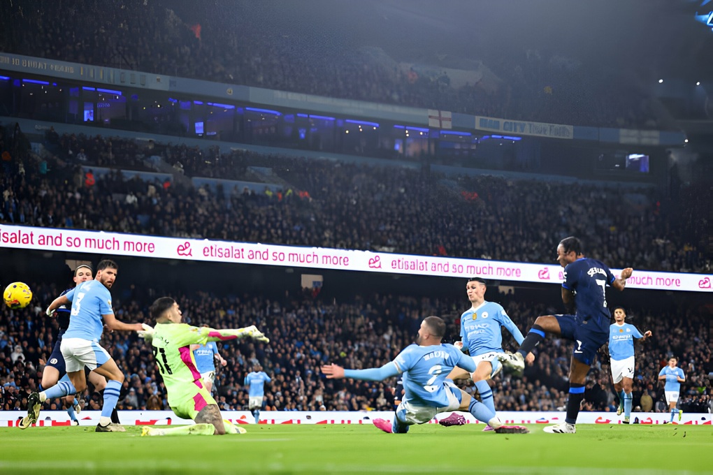 Man City chật vật thoát thua trước Chelsea - 2