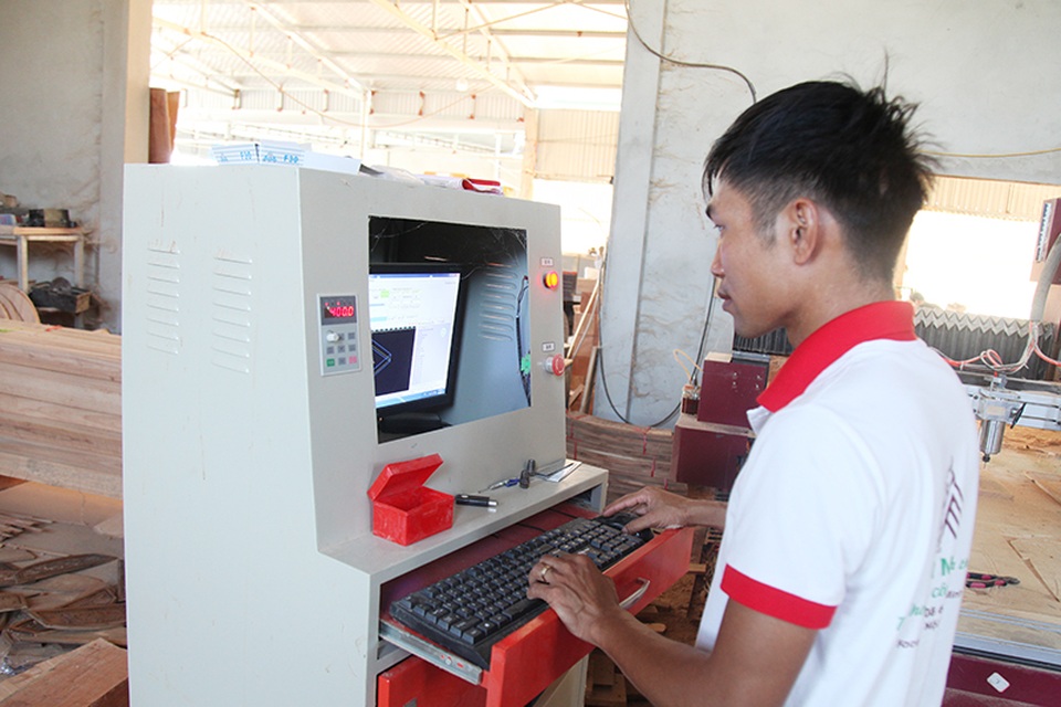 Từ chàng sinh viên lầm lỗi đến chủ xưởng mộc quy mô hàng chục tỷ đồng - 4 Từ chàng sinh viên lầm lỗi đến chủ xưởng mộc quy mô hàng chục tỷ đồng - 4