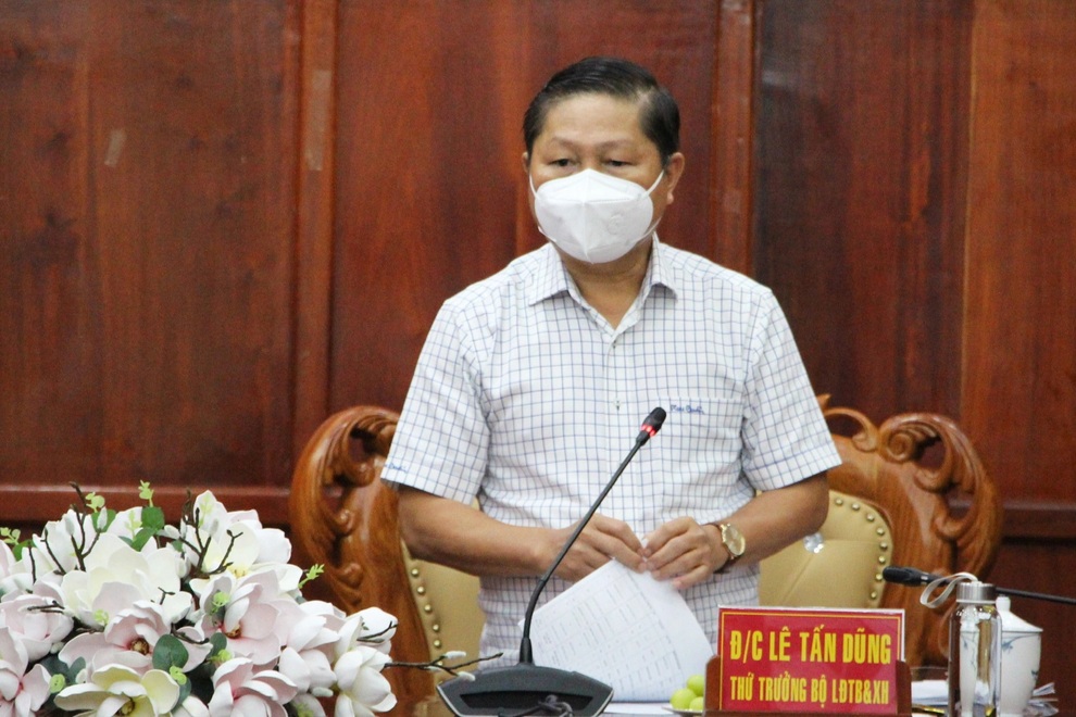 Thứ trưởng Lê Tấn Dũng: Đón người dân từ vùng dịch về mang ý nghĩa nhân văn - 4 Thứ trưởng Lê Tấn Dũng: Đón người dân từ vùng dịch về mang ý nghĩa nhân văn - 4