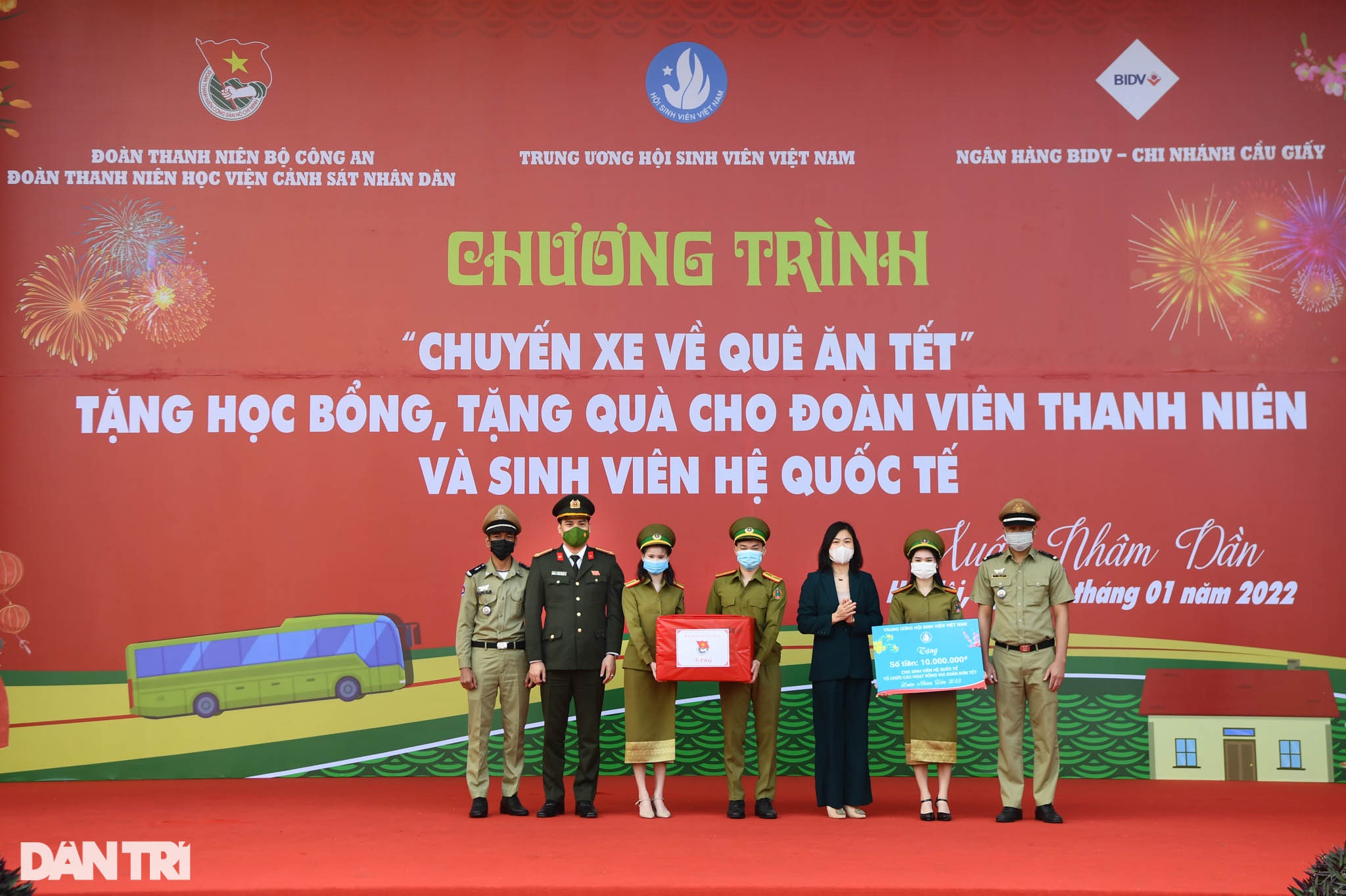 Chuyến xe mùa xuân đưa 300 học viên HV Cảnh sát nhân dân về quê đón Tết - 9 Chuyến xe mùa xuân đưa 300 học viên HV Cảnh sát nhân dân về quê đón Tết - 9