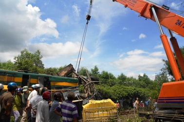 Vụ tàu hỏa tông nát xe tải: Barie không đóng khi tàu đi qua