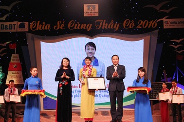 Cô giáo trẻ mang lời ca tiếng hát ra hải đảo