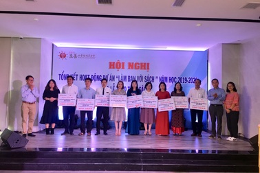 Tặng 821 tủ sách trị giá 1,3 tỷ cho các trường học miền Trung